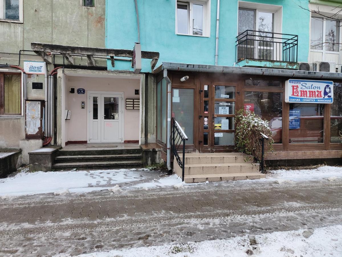 Cyborg Flat Petrosani Exterior photo